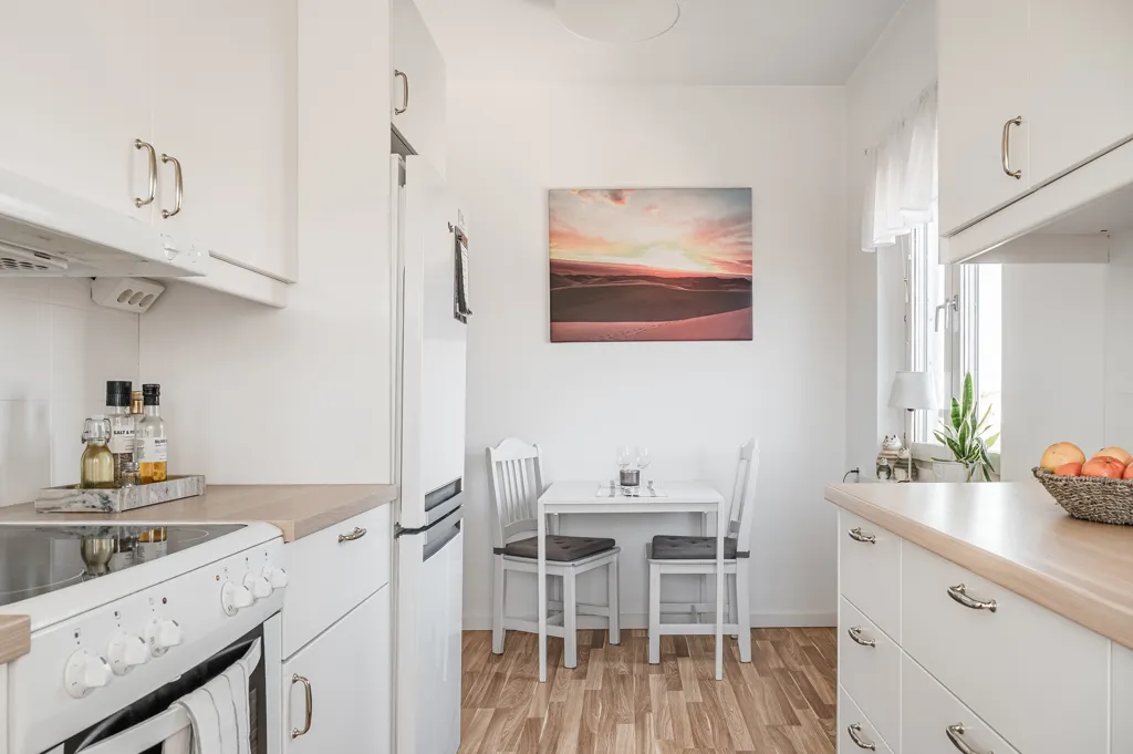 Cuisine - Apartment with West-Facing Balcony in Karlstad