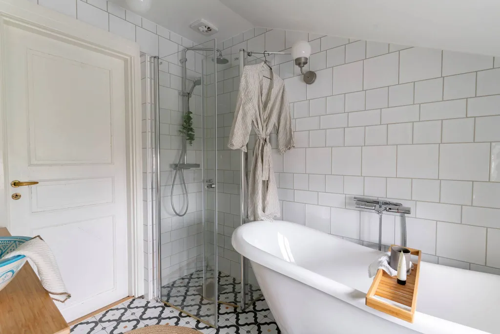 Salles de bain - Historic Villa with Modern Features in Strömbäck