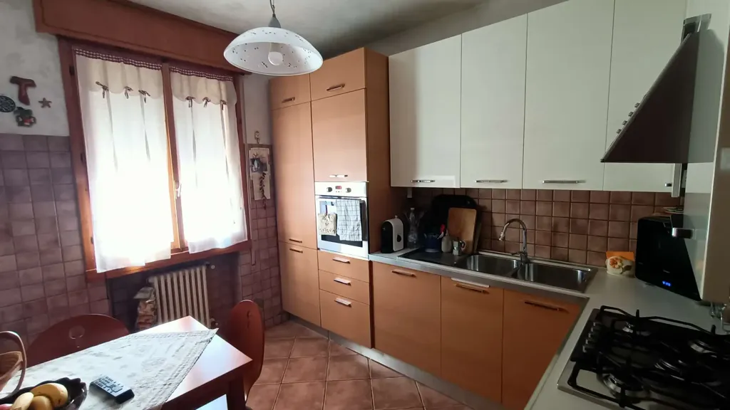 Köök - Spacious Rented Apartment with Garden in Adria