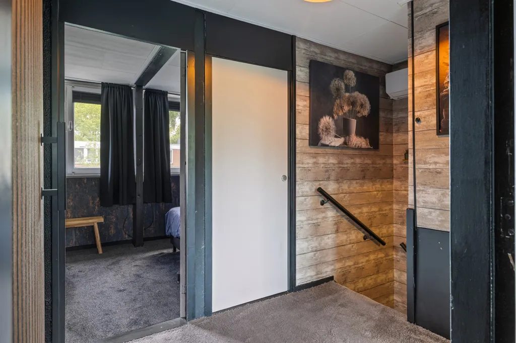 Esik - Modernised Semi-detached House with Garden in Emmen
