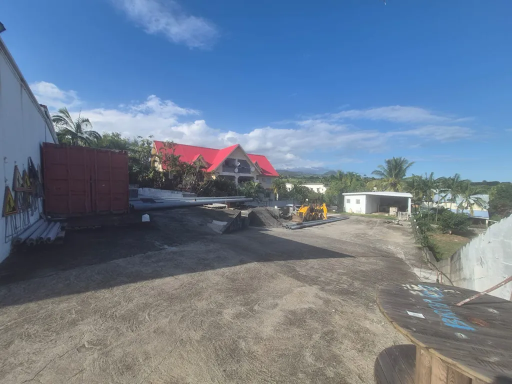 Aed - House with Large Plot in Ligne Paradis, Saint-Pierre
