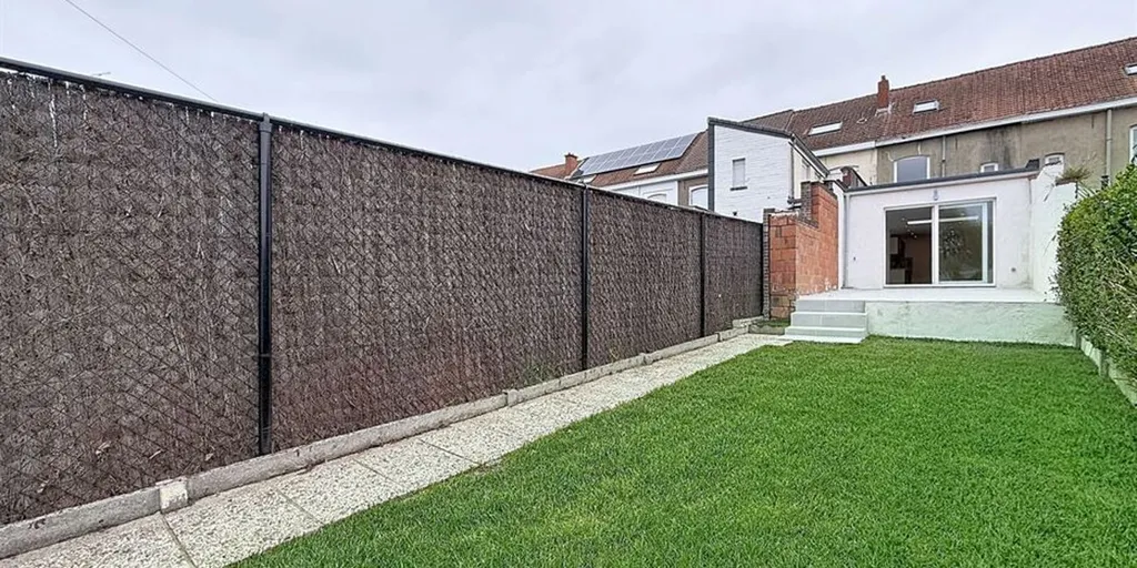Jardin - Maison Rénovée avec Terrasse à Mouscron