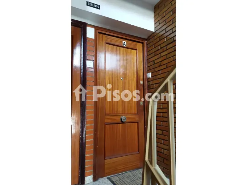 Recibidor - Piso exterior con balcón en Calle de García de Loaysa