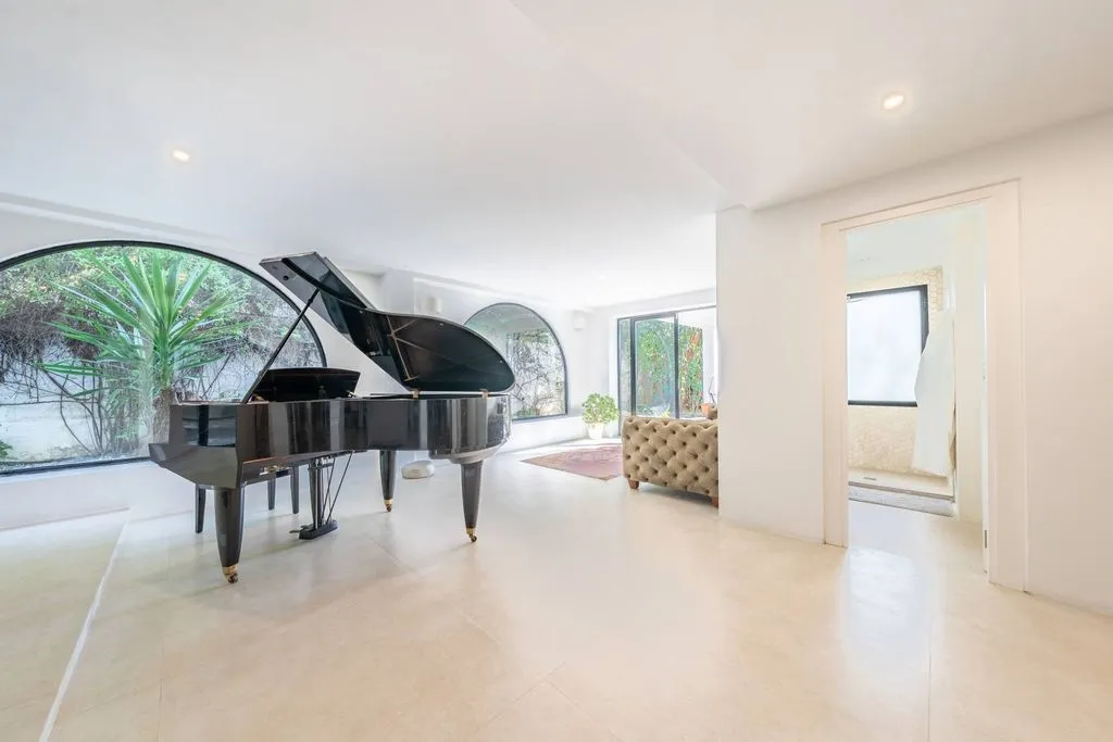 Living Room - Renovated Villa with Pool in Atalaya, Estepona