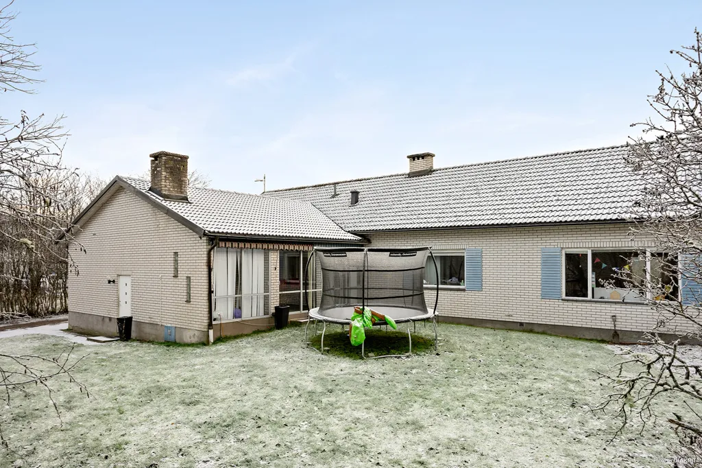 Aed - Converted Schoolhouse with Garden in Landeryd