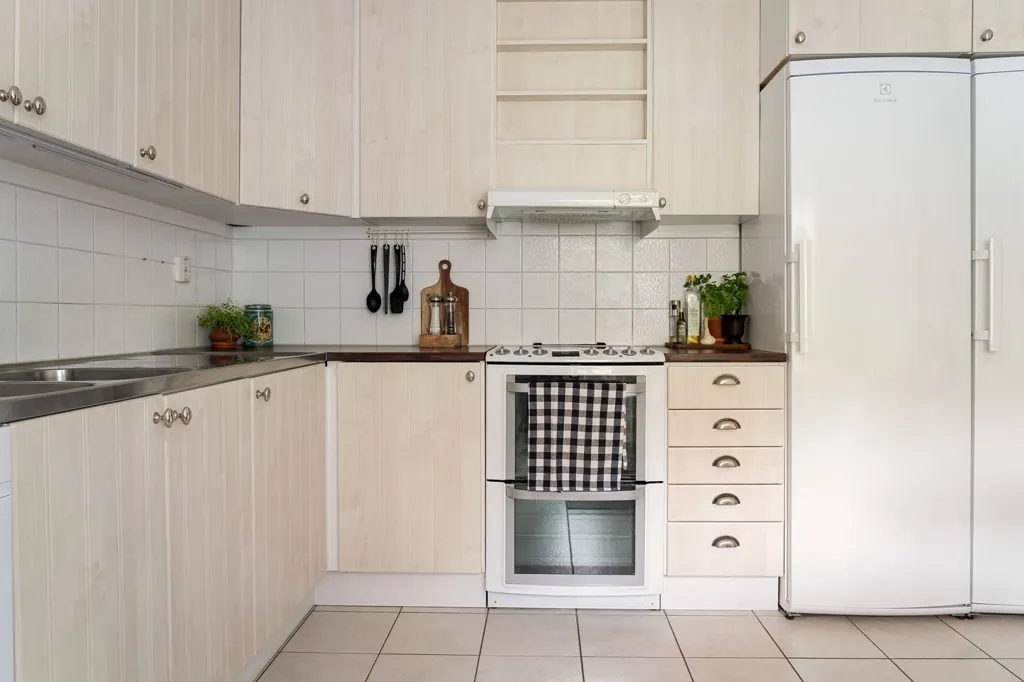 Köök - Apartment with Garden Plot in Sätrabrunn