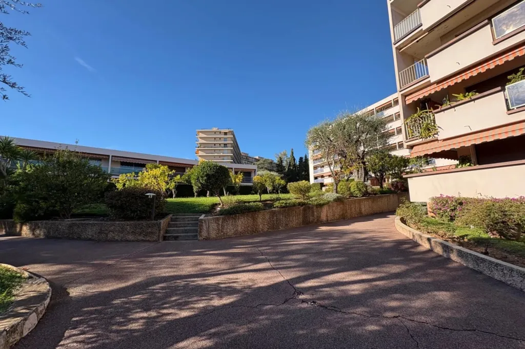Extérieur - Appartement 3 Pièces avec Balcon à Nice