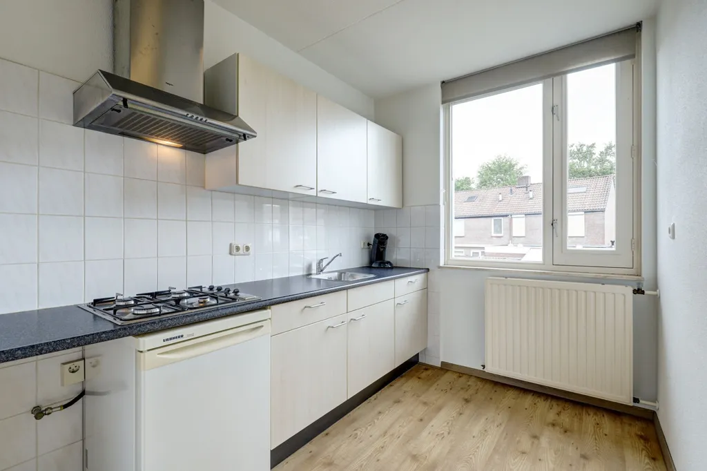 Cuisine - Spacious Apartment with South-Facing Balcony in Baarlo