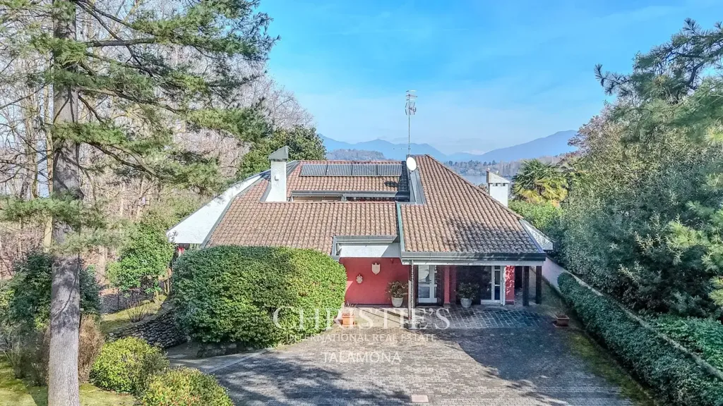 Exterior - Lakefront Villa with Private Park in Ranco