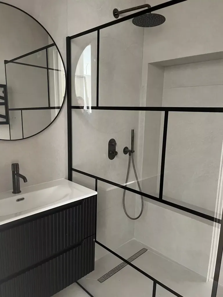 Bathrooms - Renovated Apartment with Sea View in Villefranche