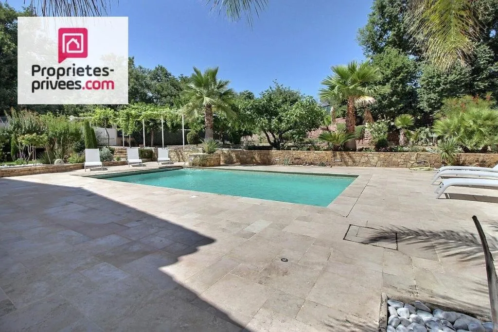 Piscina - Luxury Villa with Multiple Units in Fréjus