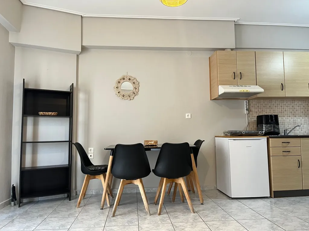 Sala da pranzo - Studio Apartment with Balcony in City Centre