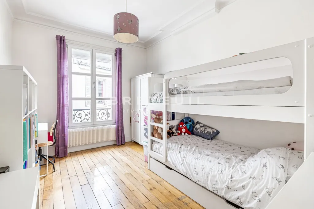 Chambres - Appartement en Pierre de Taille avec Vue Sud-Ouest à Paris