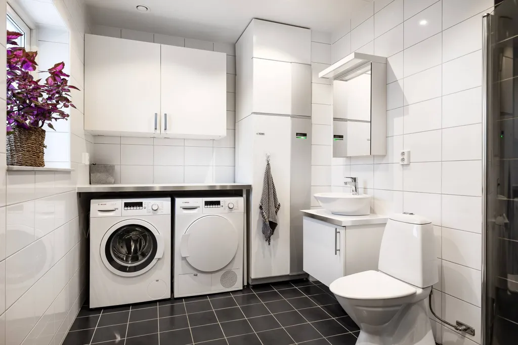 Salles de bain - Apartment with Balcony in Ekeby Almby, Örebro