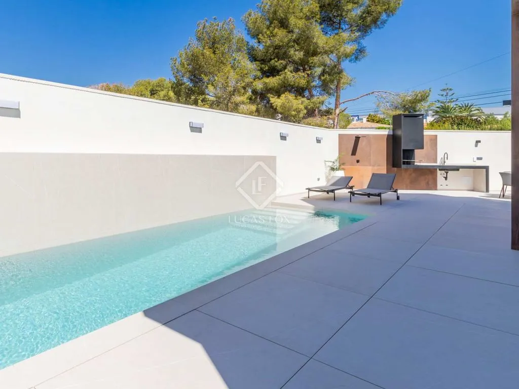 Pool - Luxury Villa with Sea View in La Nucía