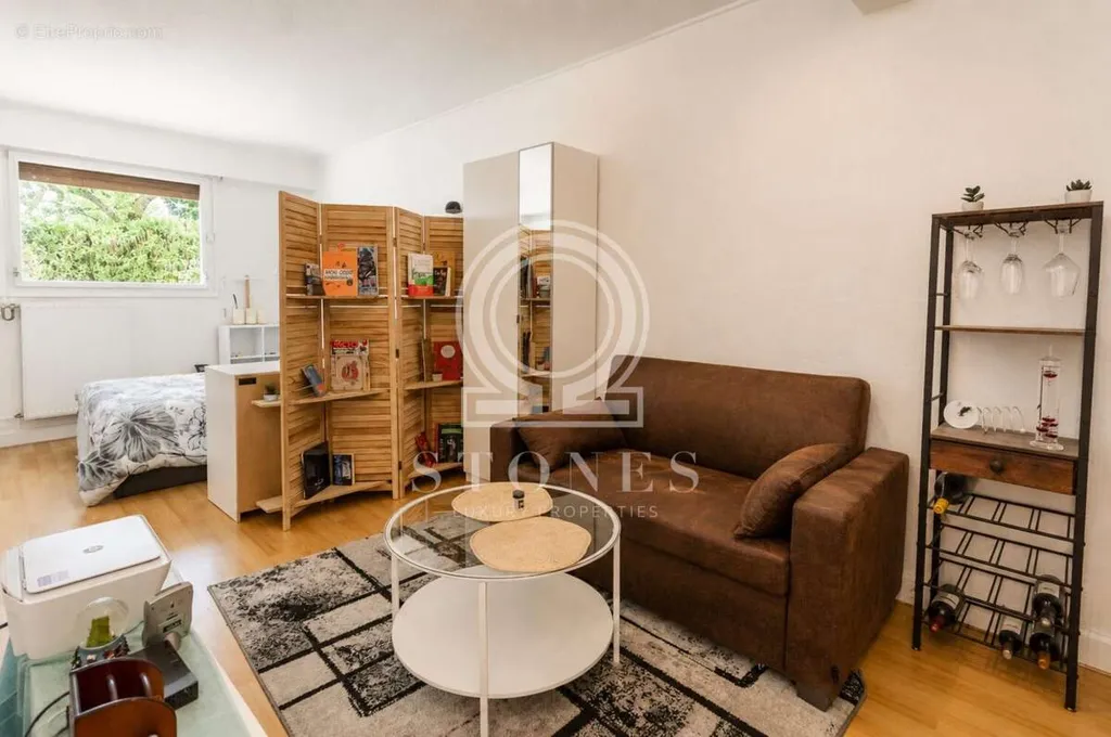 Séjour - Studio avec Ascenseur à Garches