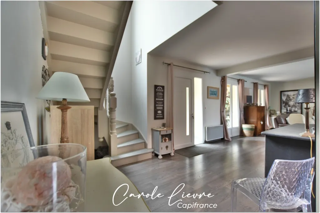 Séjour - Maison avec Piscine et Terrain de 2000 m²