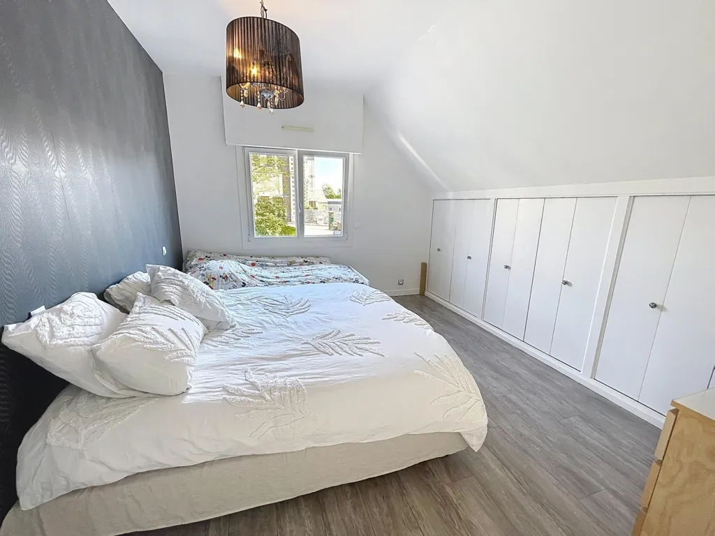 Chambres - Maison de 6 Pièces avec Terrasse à Mayenne