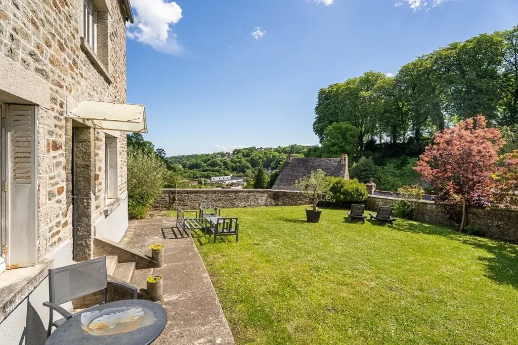 Aed - Stone House with Panoramic View in Dinan