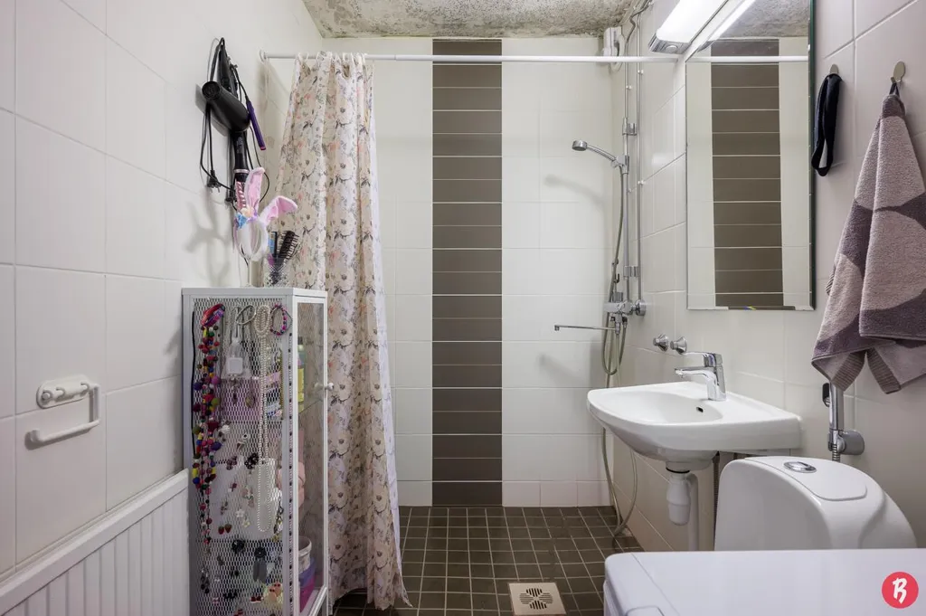 Salles de bain - Spacious Duplex with Balcony near Kannus Centre