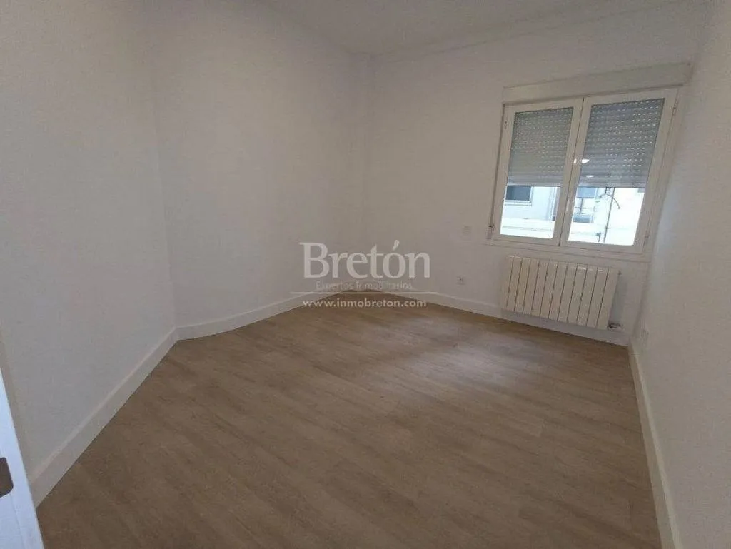 Rooms - Modernised Flat with Balcony near University