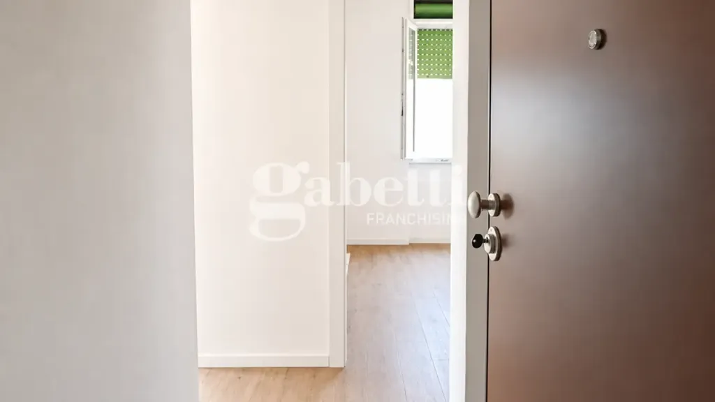Esik - Fully Rented Trilocale with Balcony in Florence