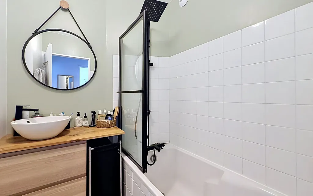 Salles de bain - Appartement T2 avec Balcon Sud-Ouest à Suresnes