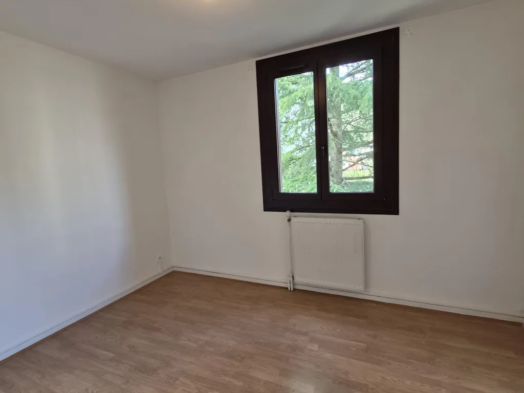 Pièces - Appartement T4 avec Balcon en Copropriété à Paris