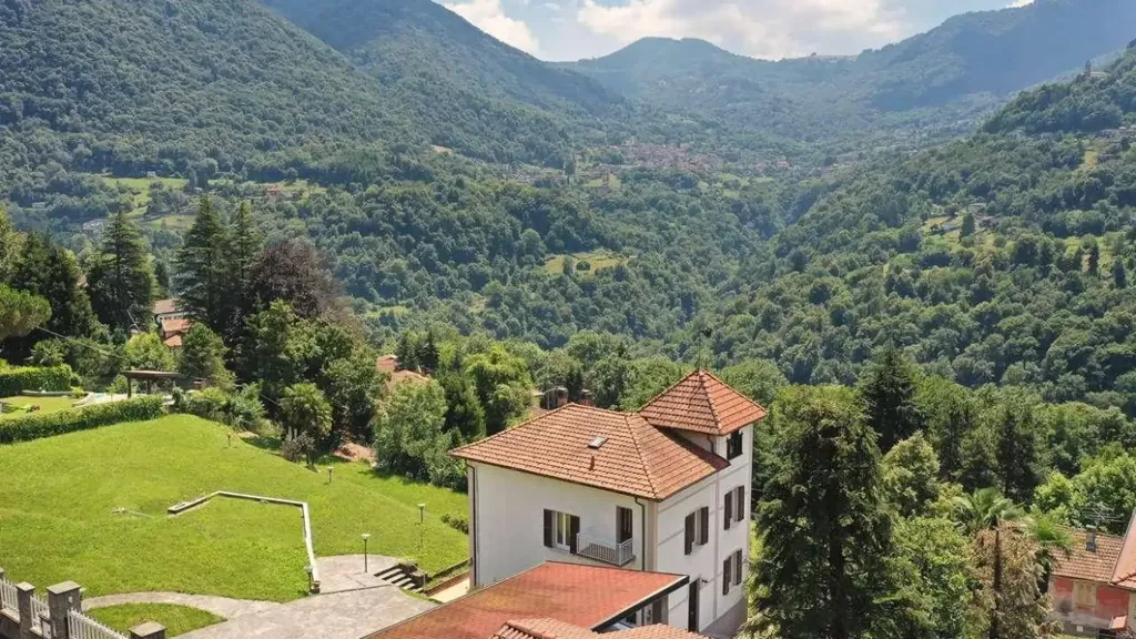 Aed - Liberty Style Villa with Pool in Dizzasco