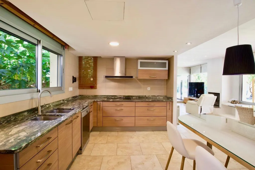 Cuisine - Luxury Detached House with Pool in L'Escala