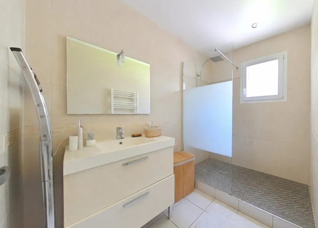 Vannitoad - House with Pool in Ouveillan