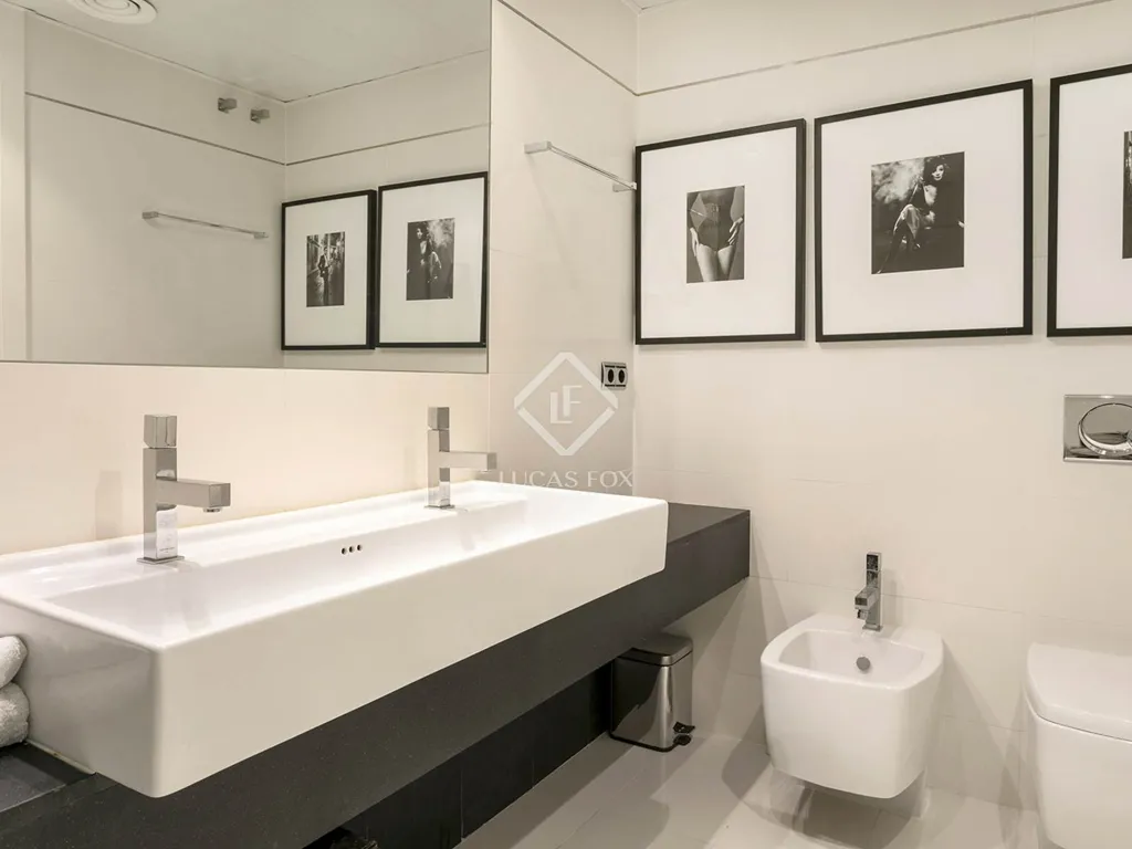 Bathrooms - Contemporary Apartment with Sea Views in Diagonal Mar