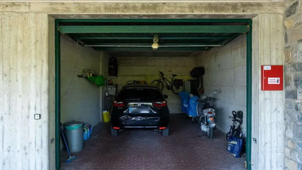 Garage - Luxury Flat with Lake View in Menaggio