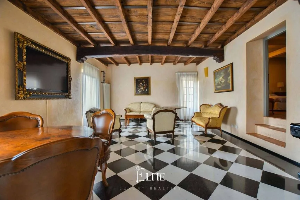 Söögituba - Historic Villa with Private Garden in Azzate