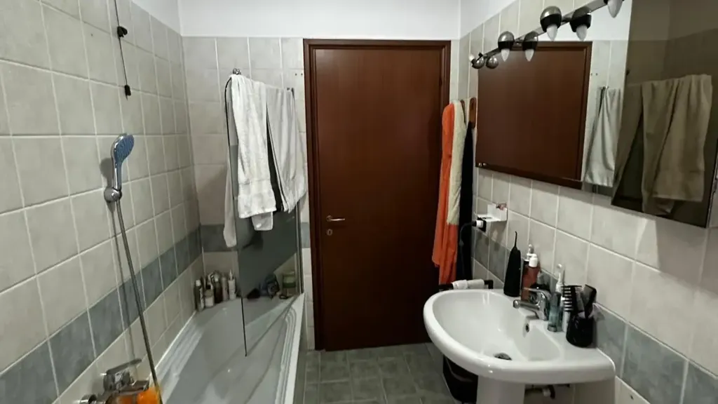 Vannitoad - Rented Duplex with Balcony in Monza