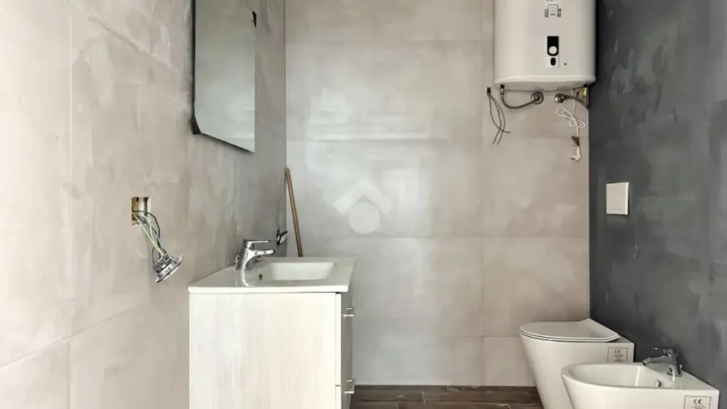 Salles de bain - Modernised 2-Bedroom Apartment in San Marino