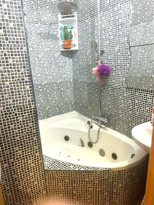 Bagni - 3-Bed Apartment with Balcony in Rubí