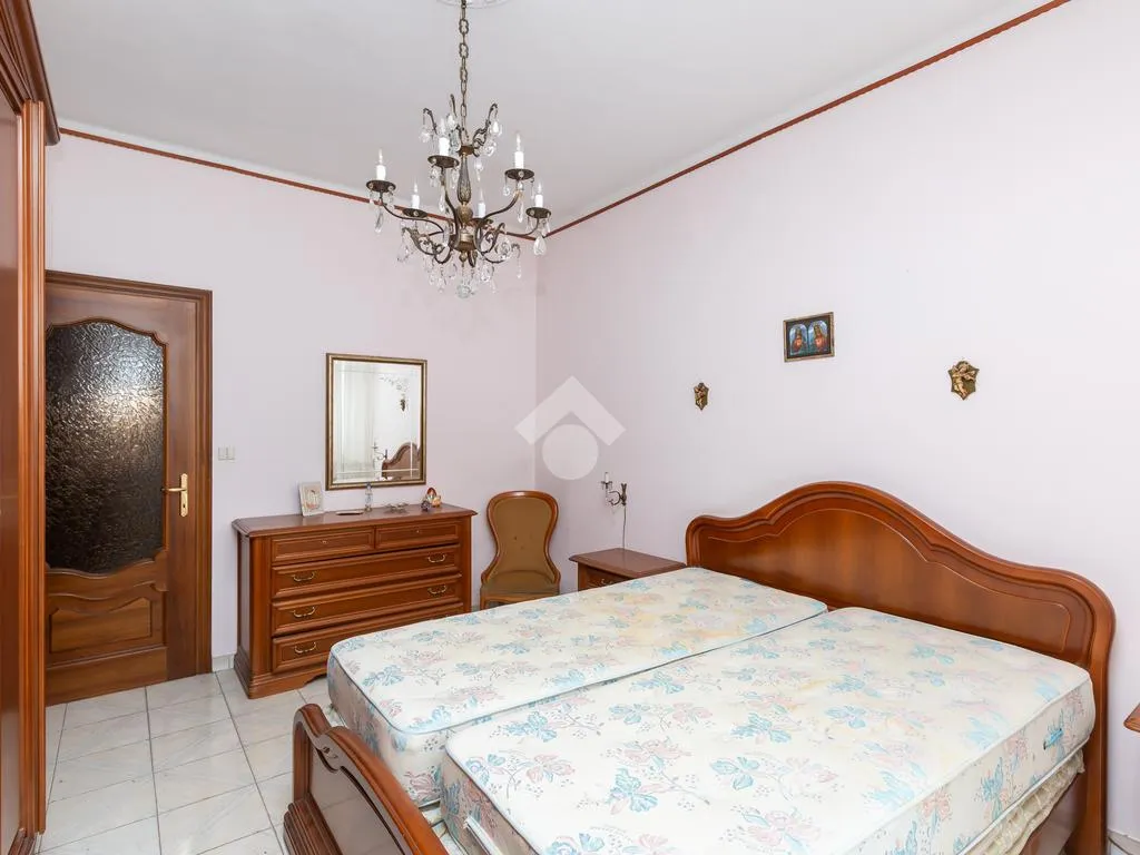 Chambres - 3-Room Flat with Double Aspect in Piazza Respighi