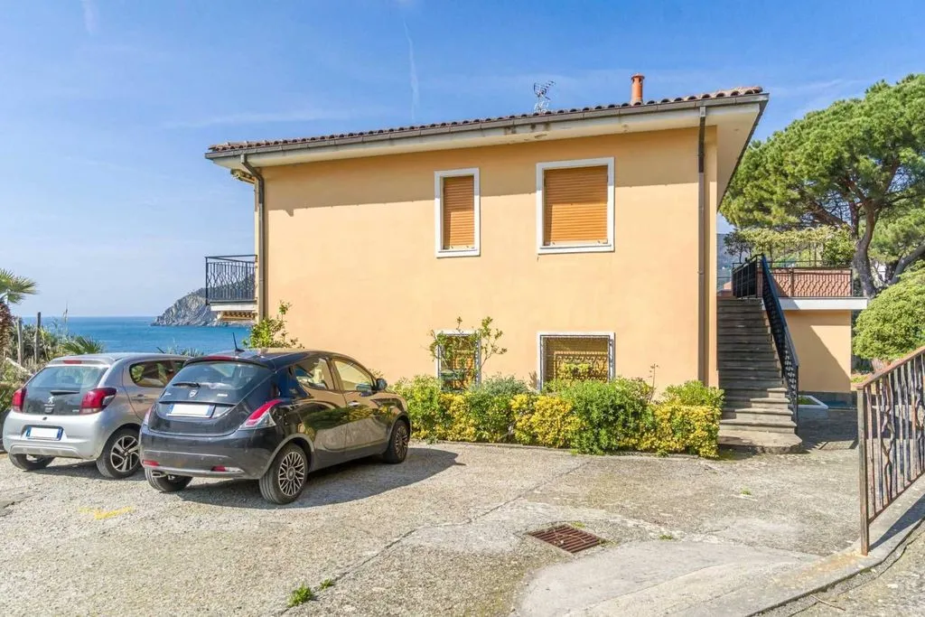 Välivaade - Luxury Flat with Seafront Terrace in Moneglia