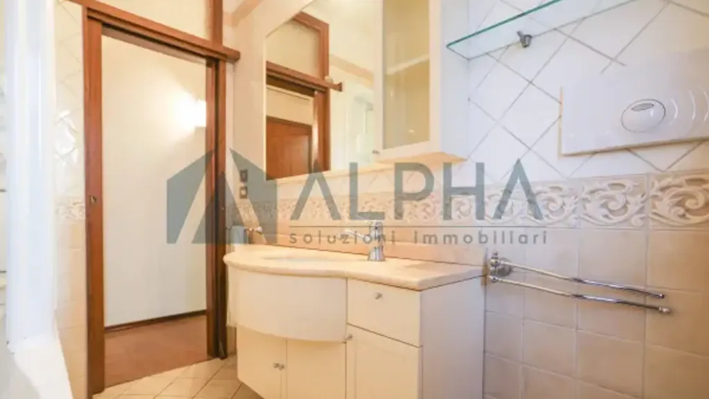 Salles de bain - Trilocale with Balcony and Veranda in Cesena