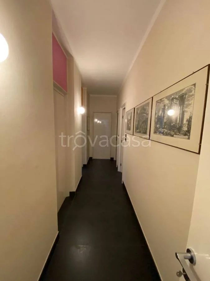 Entrée - Rear-Facing Apartment with Balcony in Saluzzo