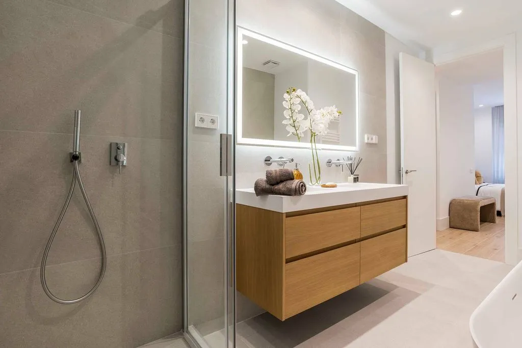 Salles de bain - Renovated Flat with City View in Madrid