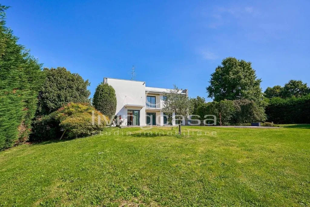 Extérieur - Luxury Villa with Panoramic Tower in Besana in Brianza