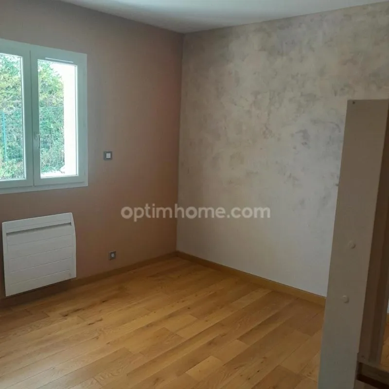 Pièces - Maison Récemment Construite avec Vue Dégagée à Champniers