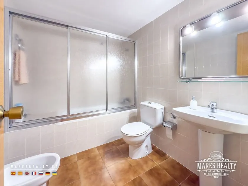 Salles de bain - Seafront Apartment with Terrace in Empuriabrava