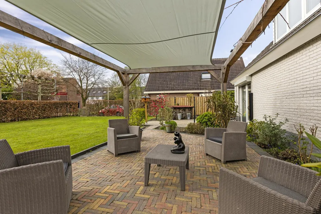 Terrasse - Maison 6 pièces à Ten Boer