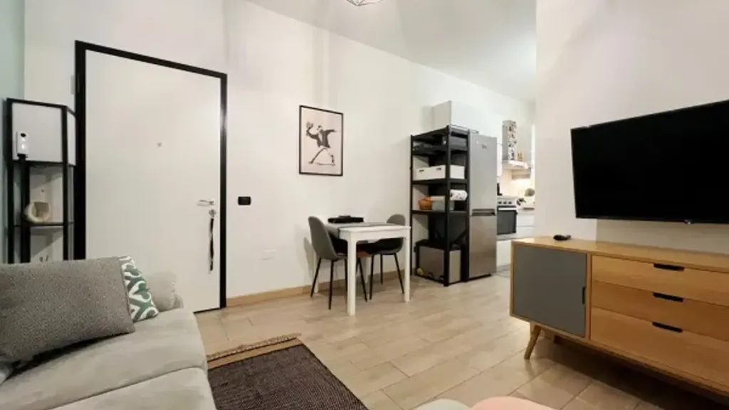 Elutuba - Rear-Facing Two-Bedroom Flat in Milan