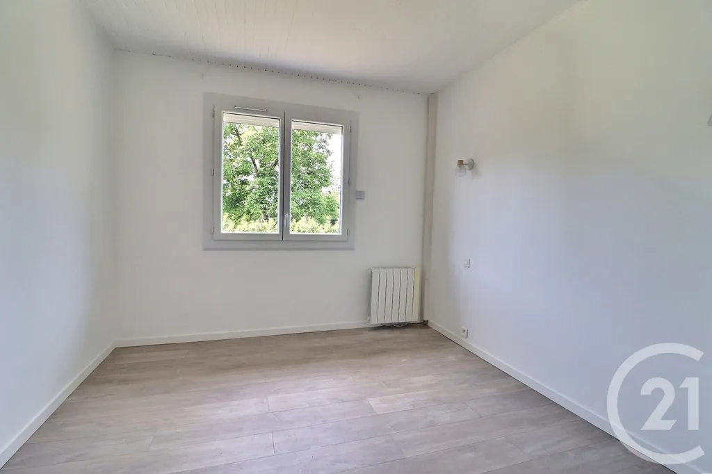 Toad - Spacious Ground Floor House with Garden in Ambronay