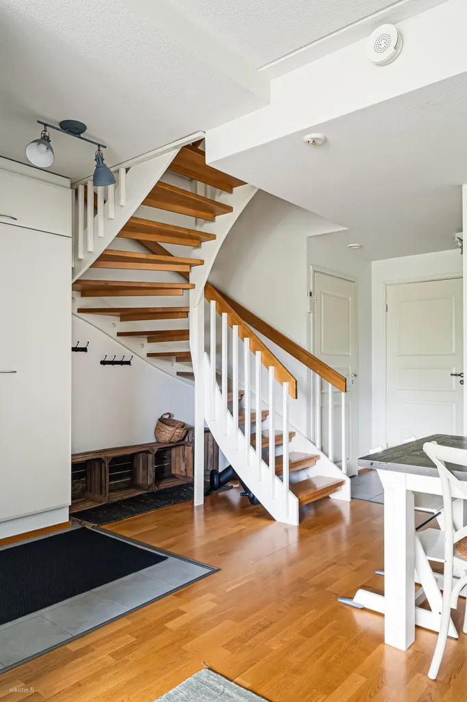 Toad - Spacious Corner Flat with Balcony in Kerava