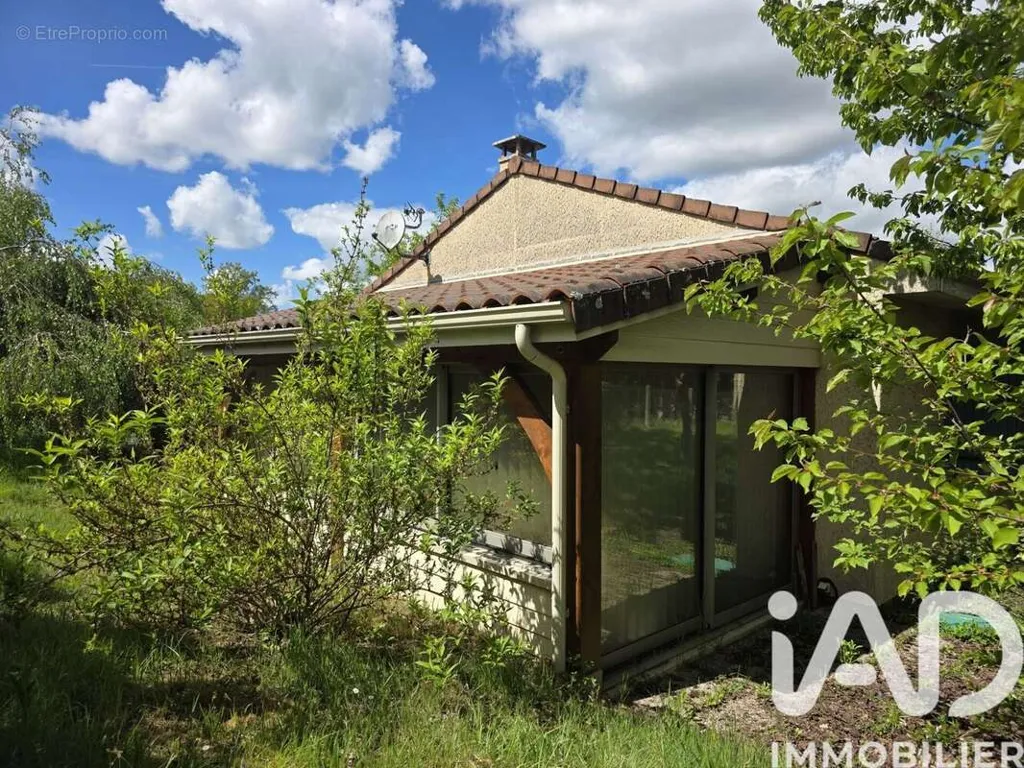 Extérieur - Maison de Plain Pied avec Jardin à Condat-sur-Vienne